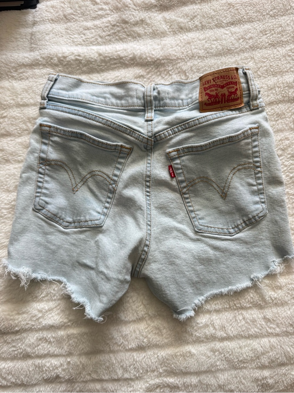 Levi's Cutoff Light Wash Denim Shorts - Women's 27